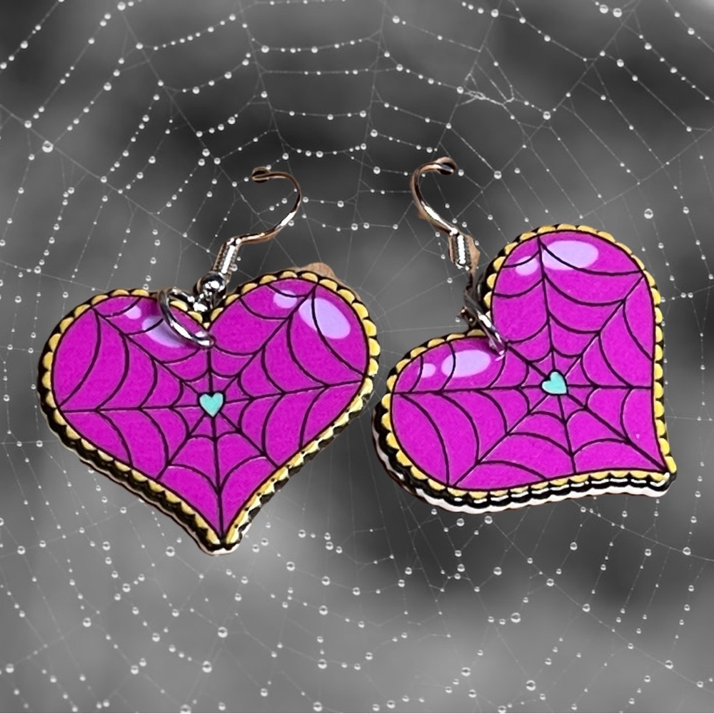 New spiderweb heart Halloween earrings